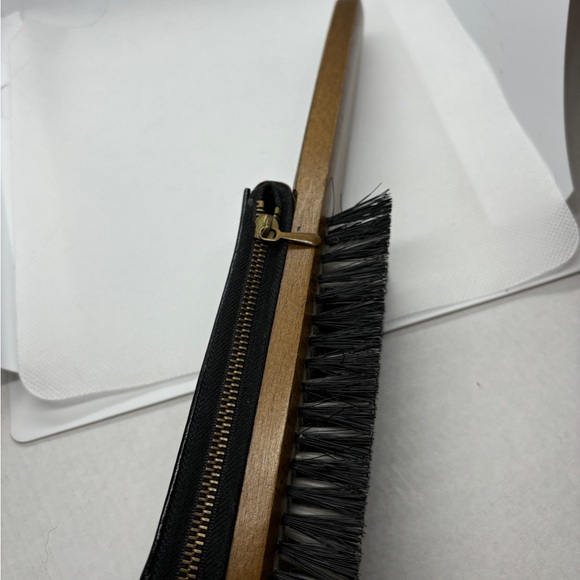 Vintage Gentleman Brush and Manicure Set Built In Zip Around Closure Leather - Picture 11 of 11